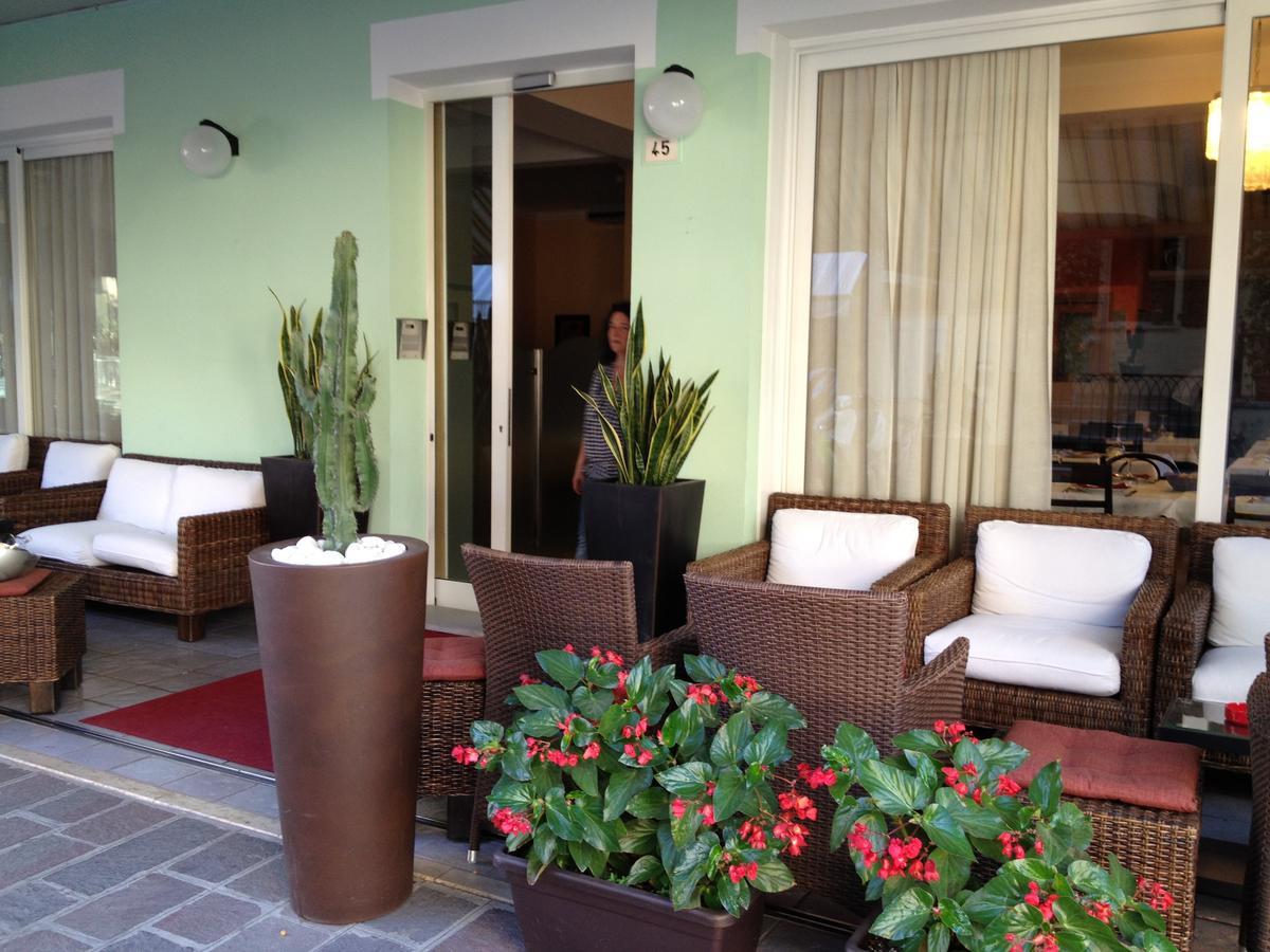 Hotel Ferrara Cattolica Exterior foto