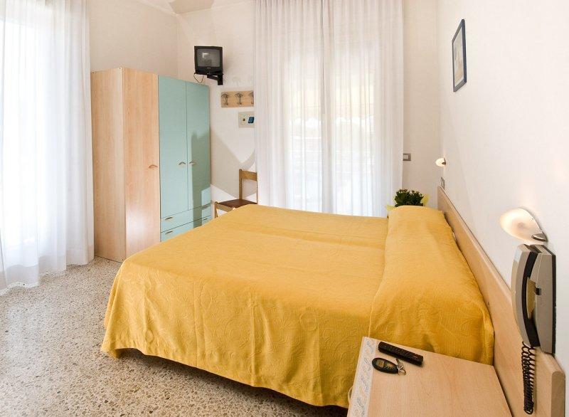 Hotel Ferrara Cattolica Exterior foto